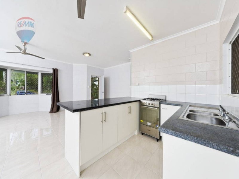 42 Bathurst Drive, Bentley Park QLD 4869