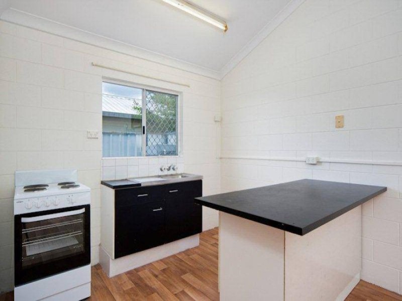 4/485 Mccoombe Street, Mooroobool QLD 4870