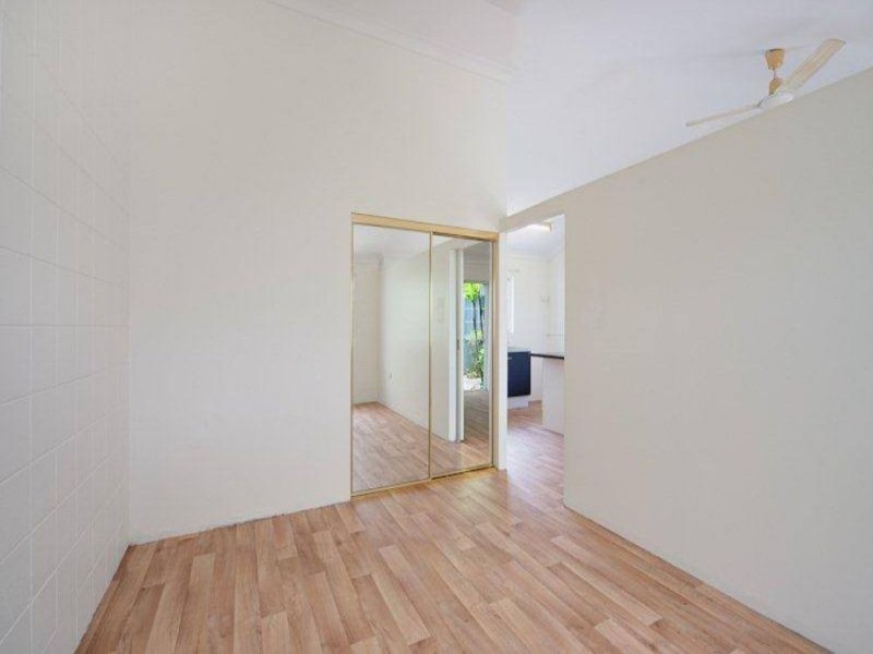 4/485 Mccoombe Street, Mooroobool QLD 4870