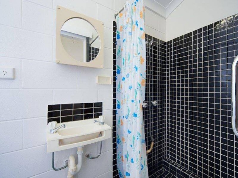 4/485 Mccoombe Street, Mooroobool QLD 4870