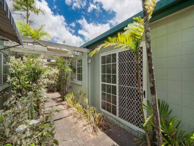 4/485 Mccoombe Street, Mooroobool QLD 4870