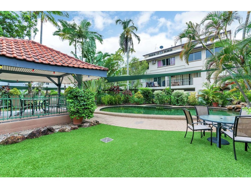 12/239 Lake Street, Cairns North QLD 4870
