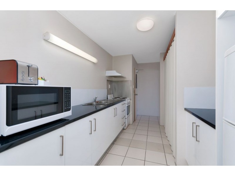 12/239 Lake Street, Cairns North QLD 4870