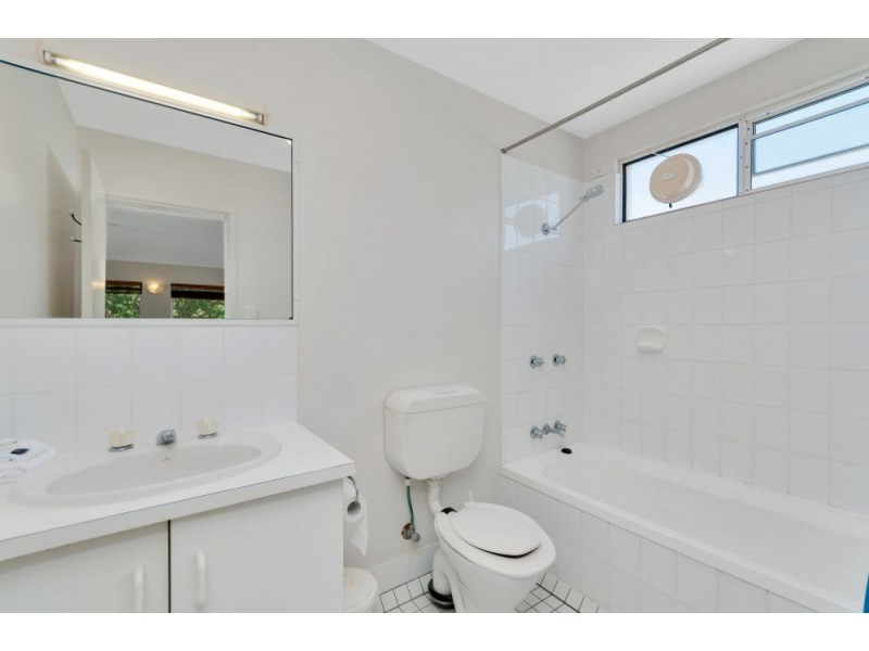 12/239 Lake Street, Cairns North QLD 4870