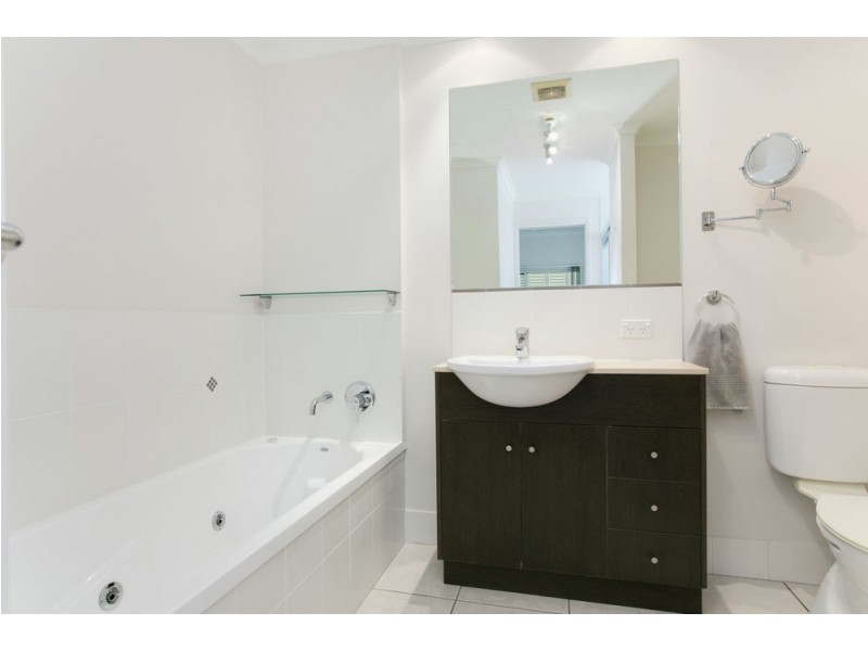 13/79 Spence Street, Cairns City QLD 4870