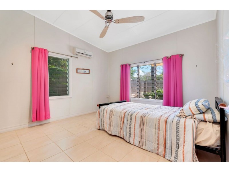 34 Saw Street, Machans Beach QLD 4878