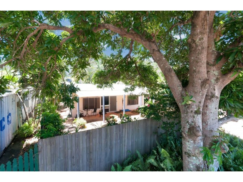 34 Saw Street, Machans Beach QLD 4878