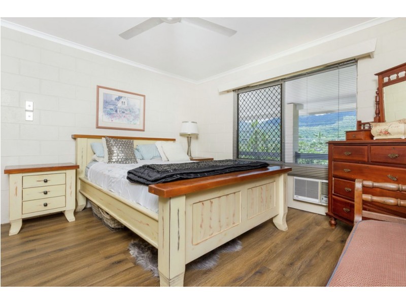 10 Bremner Street, Mooroobool QLD 4870