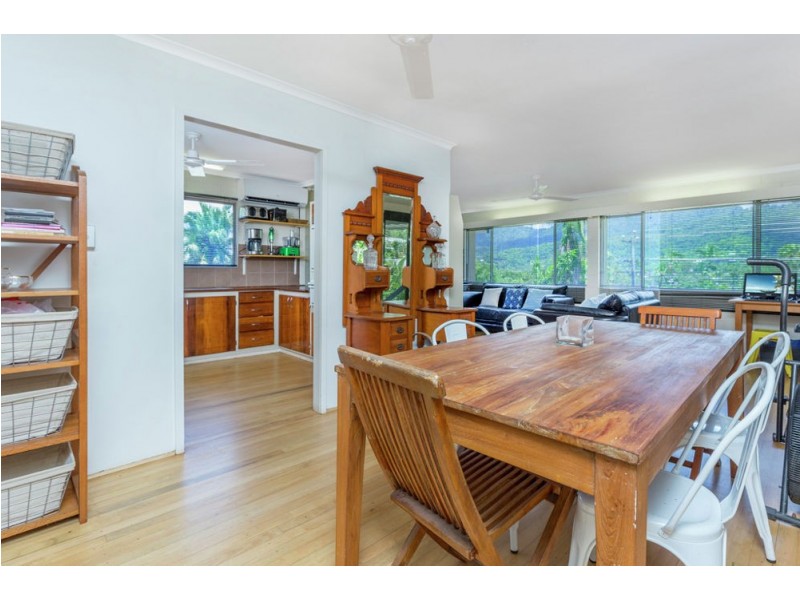 10 Bremner Street, Mooroobool QLD 4870