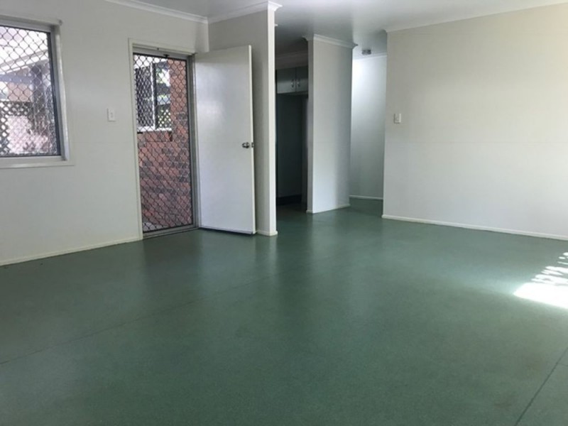 5 Rignold Street, Mooroobool QLD 4870