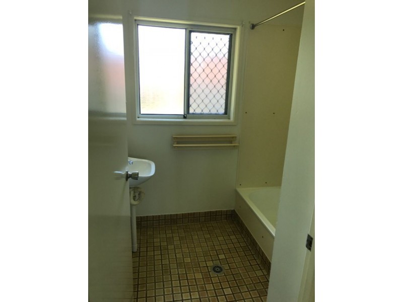 5 Rignold Street, Mooroobool QLD 4870