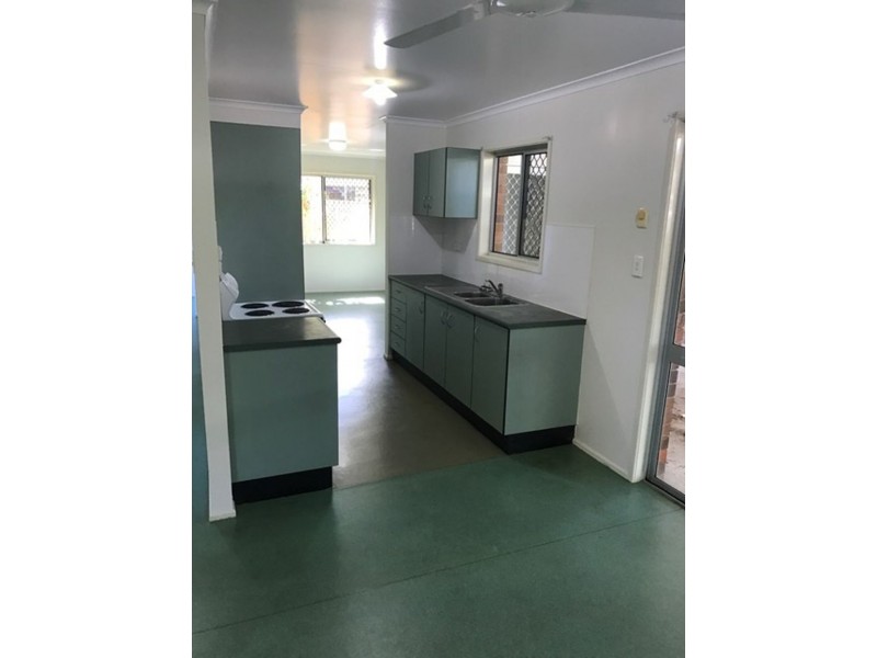 5 Rignold Street, Mooroobool QLD 4870