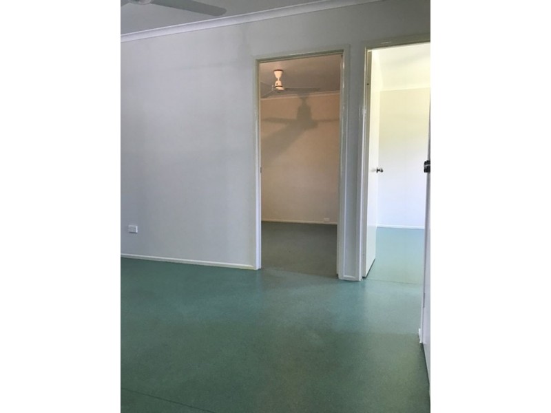 5 Rignold Street, Mooroobool QLD 4870