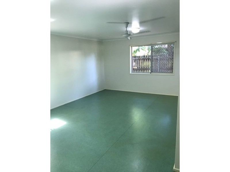 5 Rignold Street, Mooroobool QLD 4870