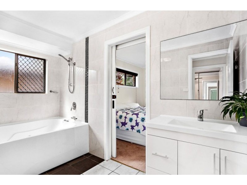 17 Simon Street, Freshwater QLD 4870