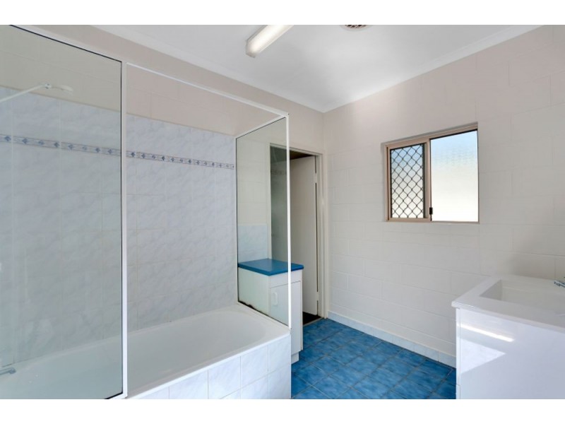 1 Neptune Court, Mount Sheridan QLD 4868