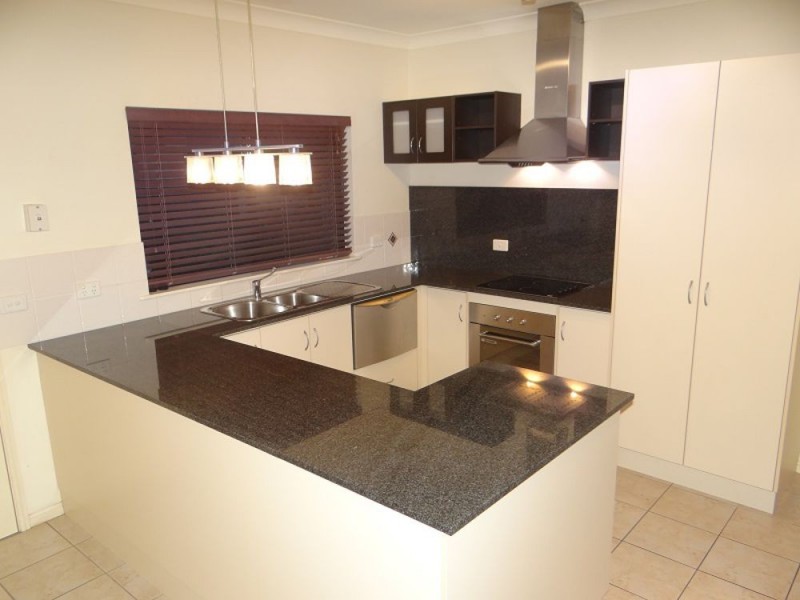 25/190-194 Irene Street, Mooroobool QLD 4870