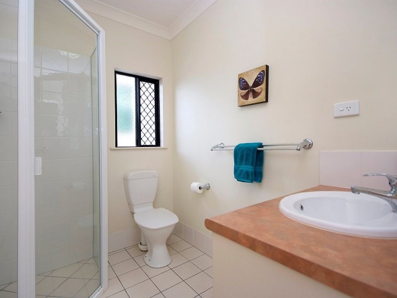 25/190-194 Irene Street, Mooroobool QLD 4870