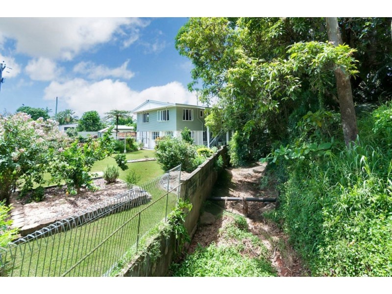 161-163 Jensen Street, Whitfield QLD 4870