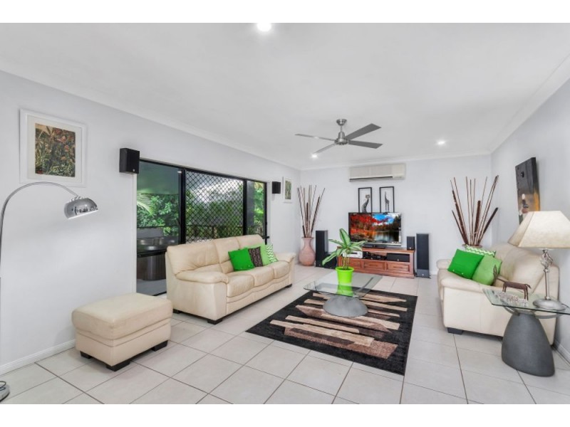 8 Hussar Close, Kanimbla QLD 4870