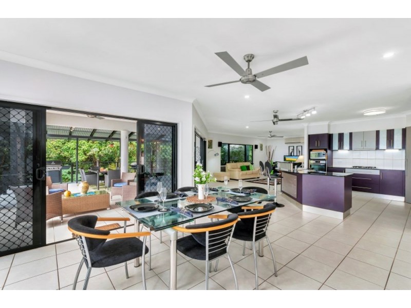 8 Hussar Close, Kanimbla QLD 4870
