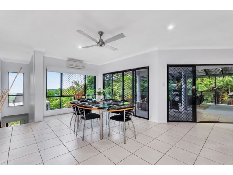 8 Hussar Close, Kanimbla QLD 4870