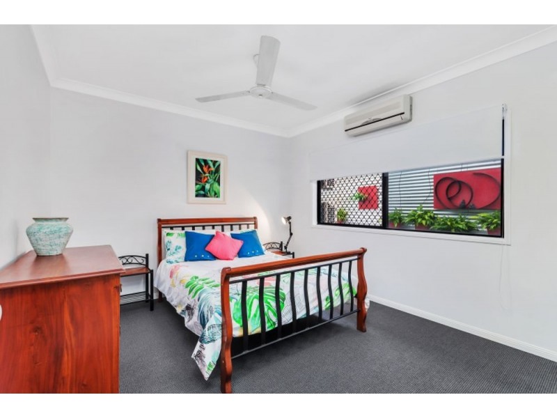 8 Hussar Close, Kanimbla QLD 4870