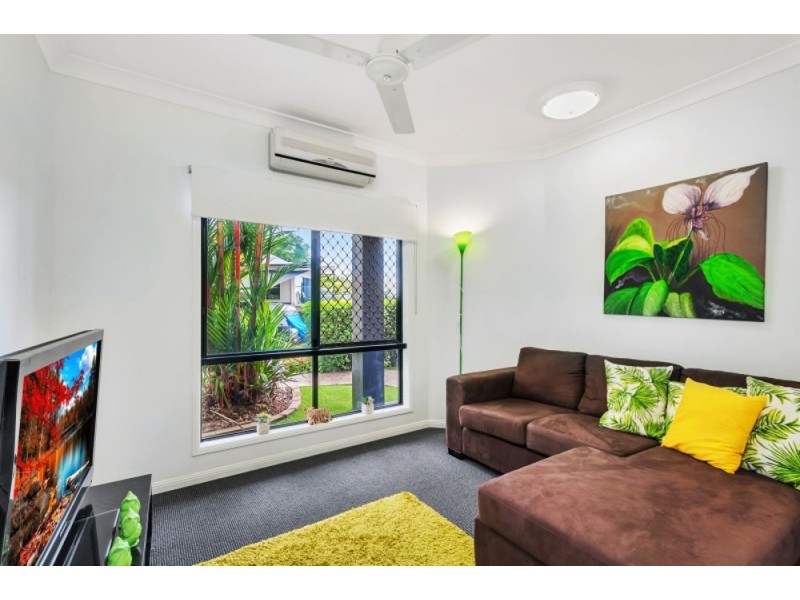 8 Hussar Close, Kanimbla QLD 4870