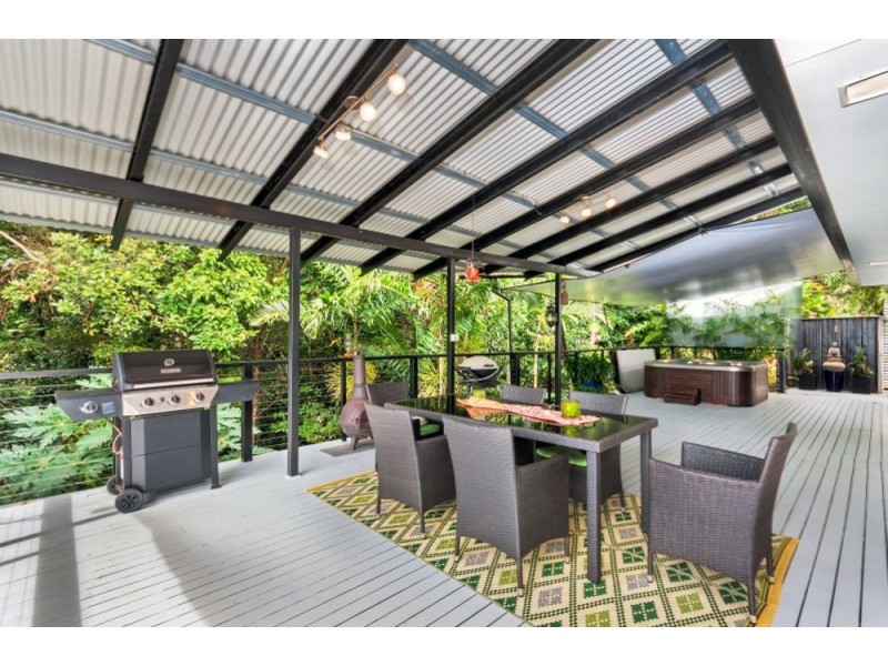 8 Hussar Close, Kanimbla QLD 4870