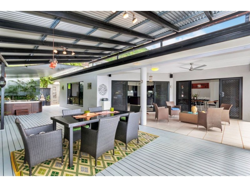 8 Hussar Close, Kanimbla QLD 4870