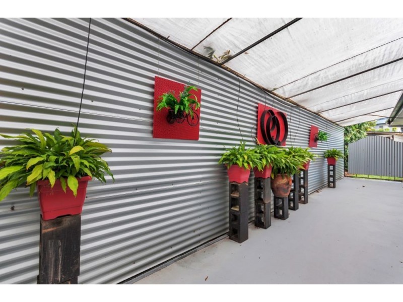 8 Hussar Close, Kanimbla QLD 4870