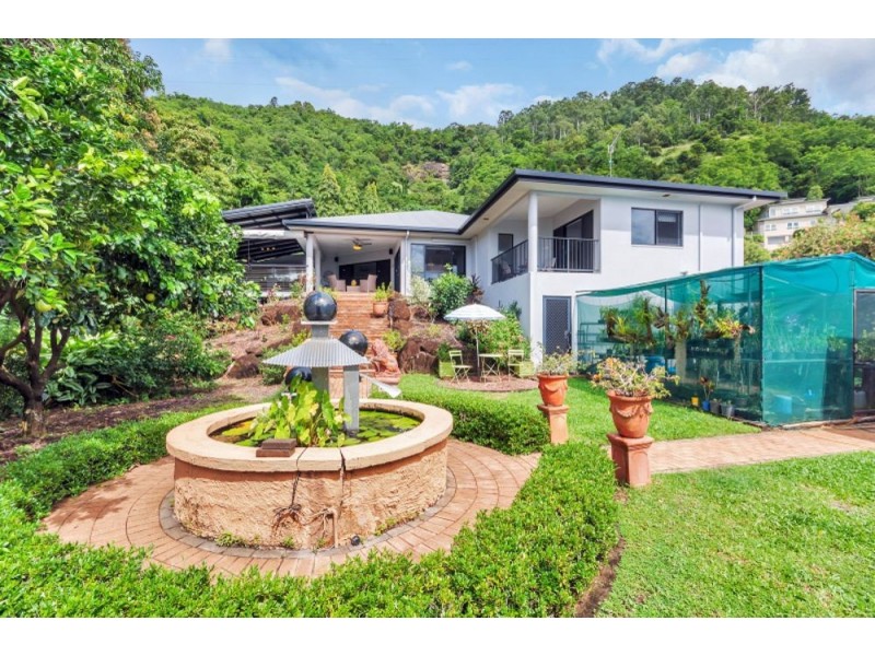 8 Hussar Close, Kanimbla QLD 4870