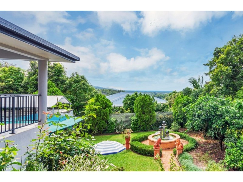 8 Hussar Close, Kanimbla QLD 4870