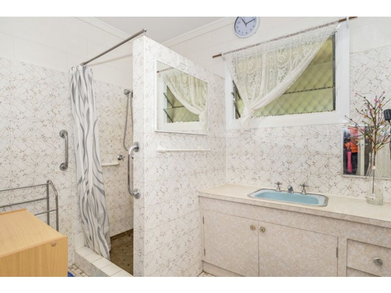 281 Aumuller Street, Westcourt QLD 4870