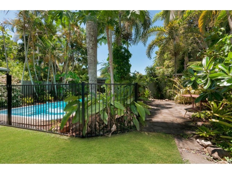 34 Saw Street, Machans Beach QLD 4878