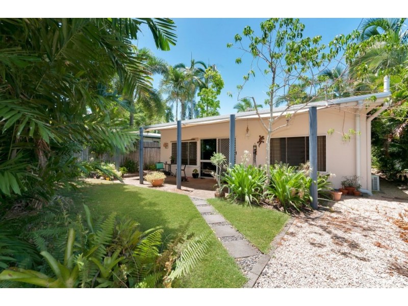 34 Saw Street, Machans Beach QLD 4878