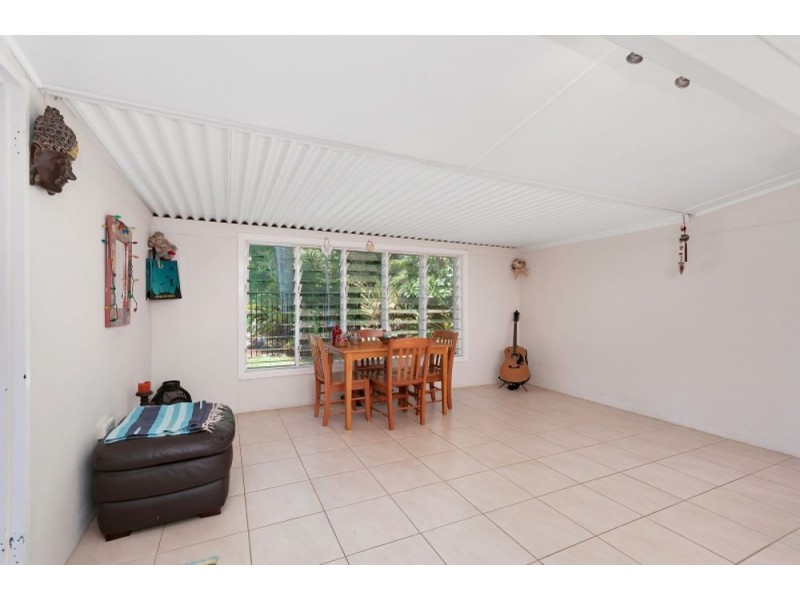 34 Saw Street, Machans Beach QLD 4878