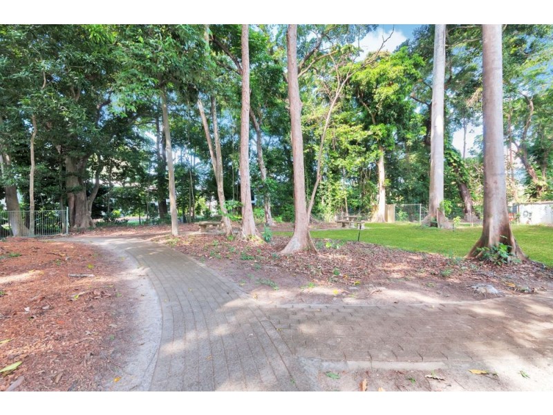 2/40 Moody Street, Manoora QLD 4870