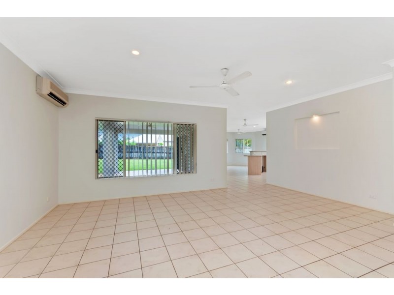 44 Bassett Street, Kanimbla QLD 4870