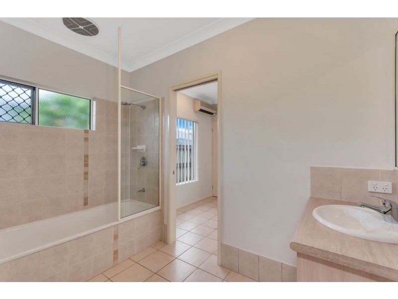 44 Bassett Street, Kanimbla QLD 4870