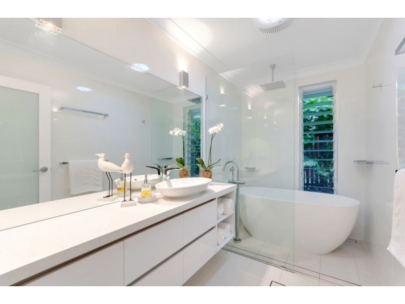 2 Stuart Street, Edge Hill QLD 4870