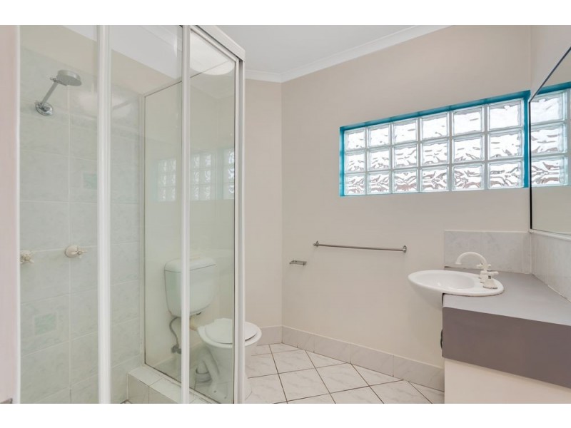 4/77-81 Pease Street, Manoora QLD 4870