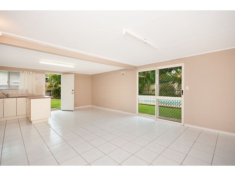 6 Richardson Street, Edge Hill QLD 4870