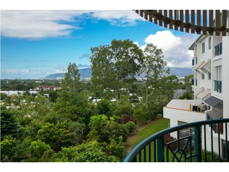 32/8-14 Munro Terrace, Mooroobool QLD 4870