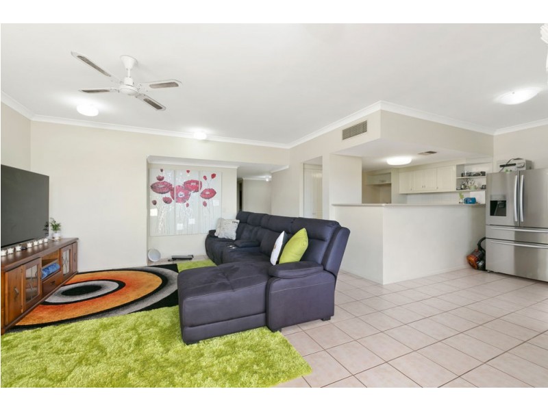 32/8-14 Munro Terrace, Mooroobool QLD 4870