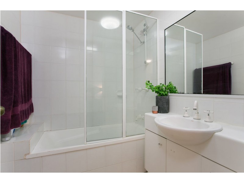 32/8-14 Munro Terrace, Mooroobool QLD 4870