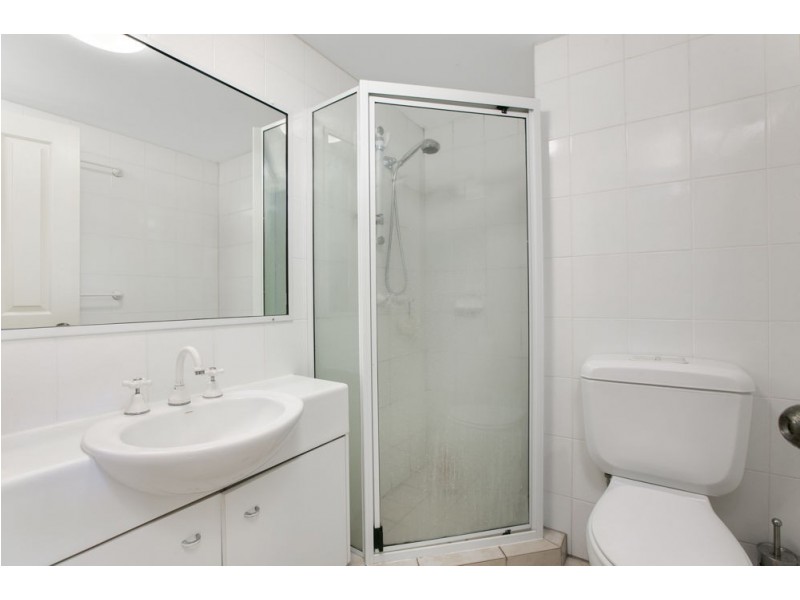 32/8-14 Munro Terrace, Mooroobool QLD 4870