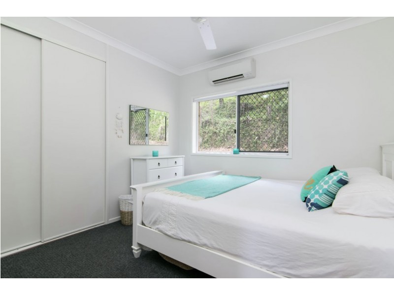 9 – 11 Mount William Close, Redlynch QLD 4870