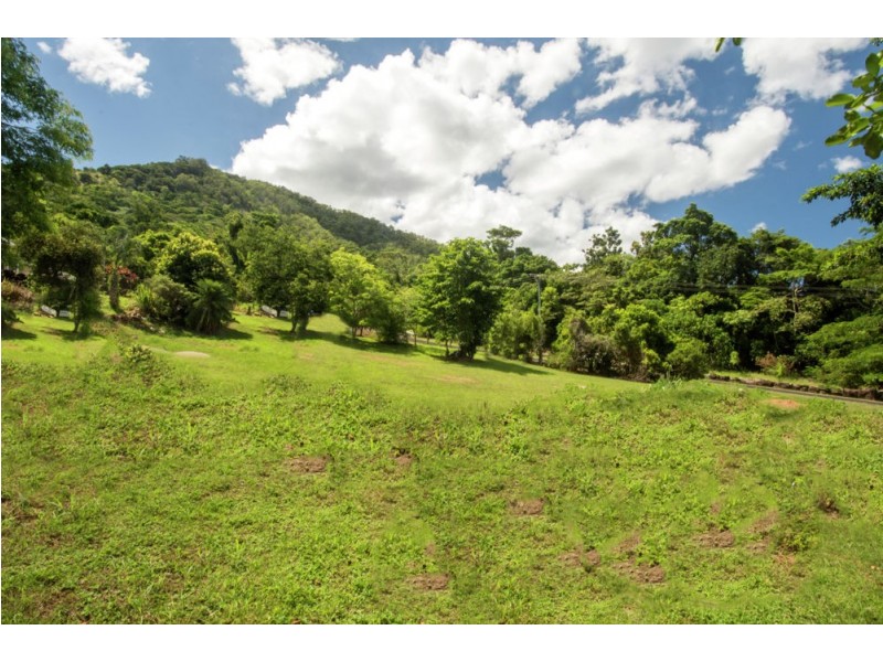 9 – 11 Mount William Close, Redlynch QLD 4870