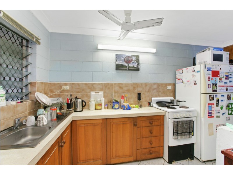 3/4 Crathern Close, Edge Hill QLD 4870